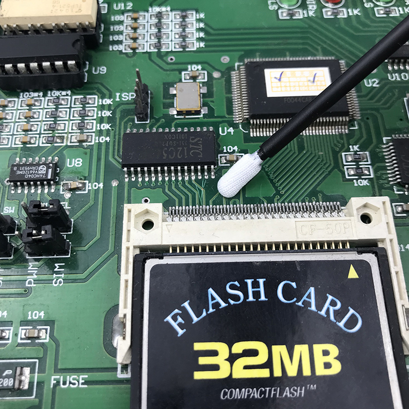 Swab poileistear cniotáilte